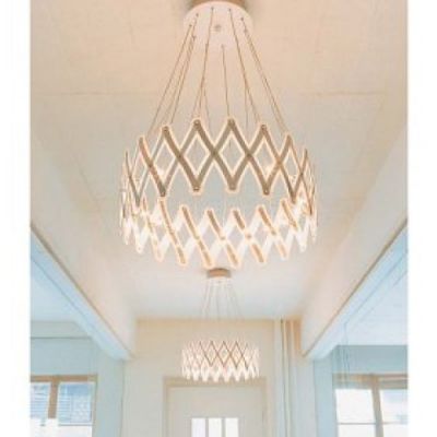 Zoom Pendelleuchte von Serien Lighting, moderne Hängelampe mit geometrischem Design und warmweißem Licht.